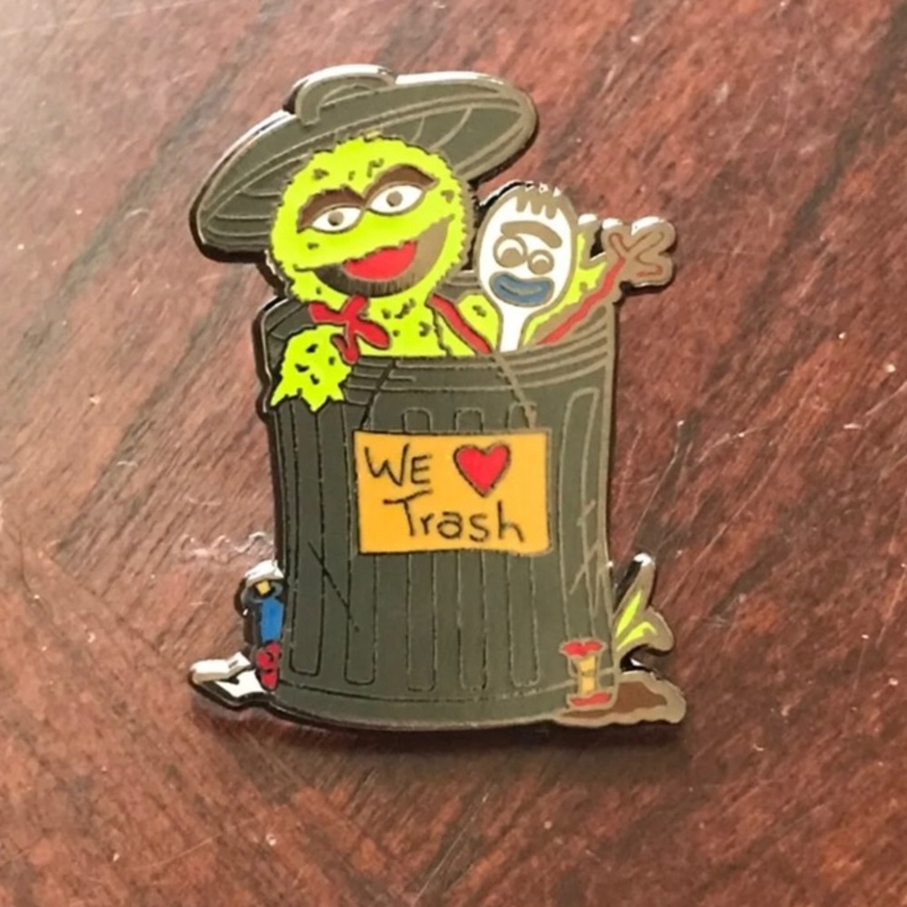 Fantasy Trash Oscar & Forky Pin